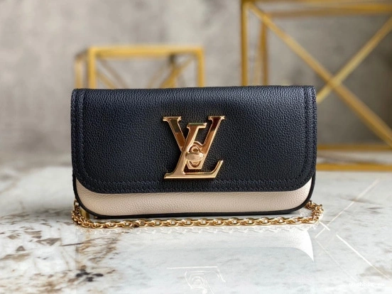 WIS pouch Vuitton Lockme Louis 0202